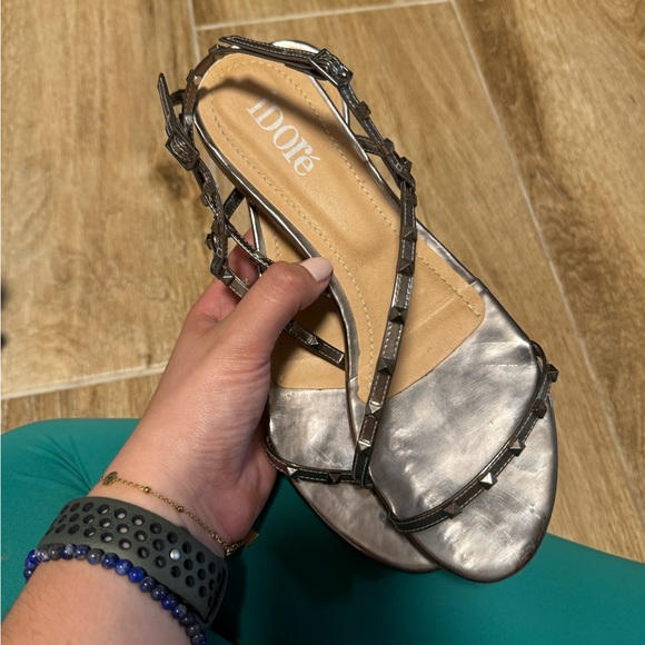 IDORÉ Pewter Sandals W9 - Picture 2 of 2